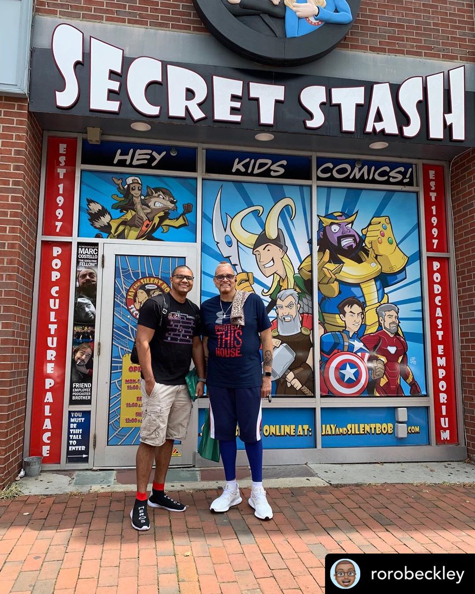 PageSplash's tweet photo. Thanks @RocYePro who got @pagesplash #TheLegendOfBeardFist while chillinβ with @sinbadbad at @The_SecretStash π Heβs selling his comic #BioPunks also!! #SecretStash #IndieComics #sinbad #beardfist #comic #comicbooks #makecomics #jayandsilentbob #comicbookmen #comicbookstore https://t.co/Lbr4ybNxAW