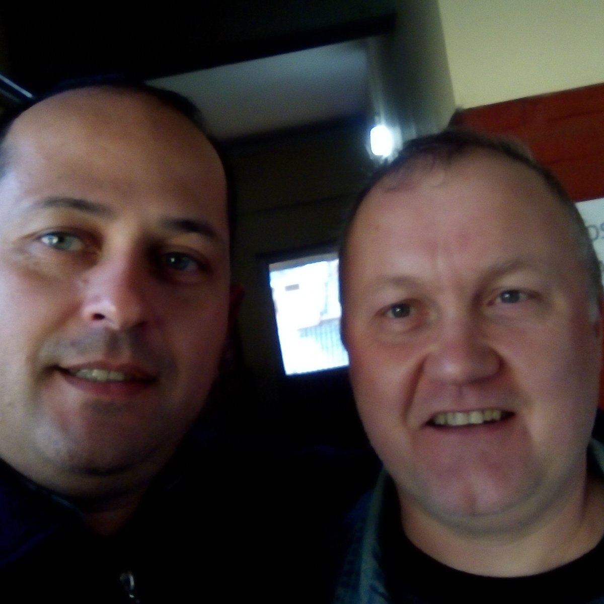 Un día de elecciones, gracias por visitarme Raul, en esta hermosa jornada electoral, a seguir brillando