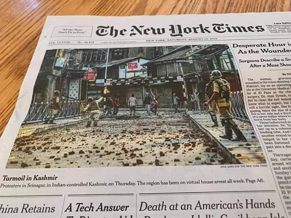 Kashmir makes it to the front page of @nytimes - the image betrays the sense of calm and peace that the Indian media is projecting about the Valley (PC: @AlamTanweer)