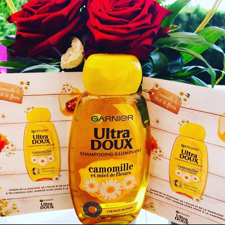 lydie87805439's tweet photo. 🌸 test produits🌸 . #UltraDouxCamomille #Garnier #Testproduit. #Camomille #Miel #Fleurs #ExtraitNaturel #Shampooings #ultradoux @trndfrance je voulais vous parler du shampooing ultra doux . C’est un shampooing aux ingrédients nature https://t.co/Zz2Y1ONtQQ https://t.co/U8yvRmoyOg