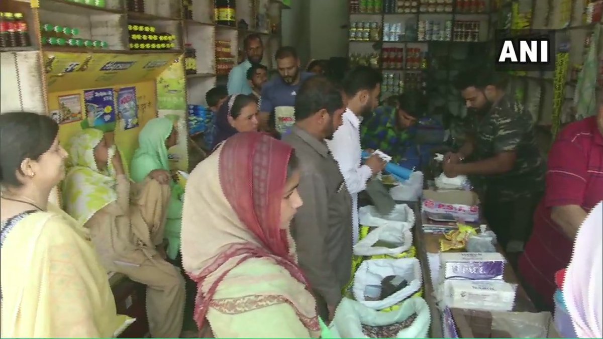 ANI's tweet photo. #JammuAndKashmir: Rush in markets of POONCH; 6-hour relaxation in Section-144 has been provided here on the eve of Eid al-Adha https://t.co/Aex2vq0GwB