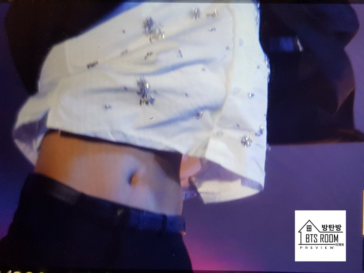 btsroom95's tweet photo. 190811 Lotte family concert 

#BTS #방탄소년단 #防彈少年團 #뷔 #V #태형 #TAEHYUNG #泰亨 https://t.co/Hs7s5g980n