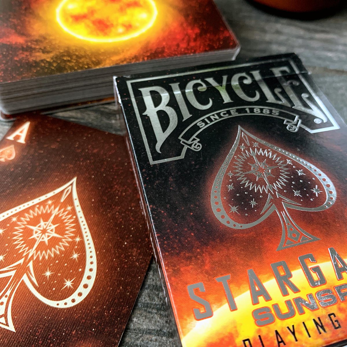 bicyclecards's tweet photo. ♥️♠️♦️♣️ Take a look at the Bicycle® Stargazer Sunspot! - with card backs and faces inspired by the glow of the sun itself - Check them out @ https://t.co/qC4Nw7IUBX #BicycleCards #USPCC    
#playingcards #cardcrush #cards #summer #sun #favorite https://t.co/tgrbbDtybO