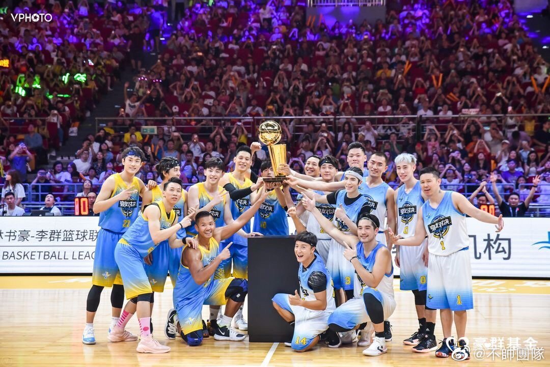 teambushuai's tweet photo. Aspiring game yesterday at @JLin7 3rd all-star charity game! Was great to see duizhang @iammcjin giving his all in the court with his mates for such a good cause! 2nd year participating, another win! 🙌 Duizhang feeling the MVP vibes from the NBA trophy JLin brought to court! 😂 https://t.co/MTRELDWkao