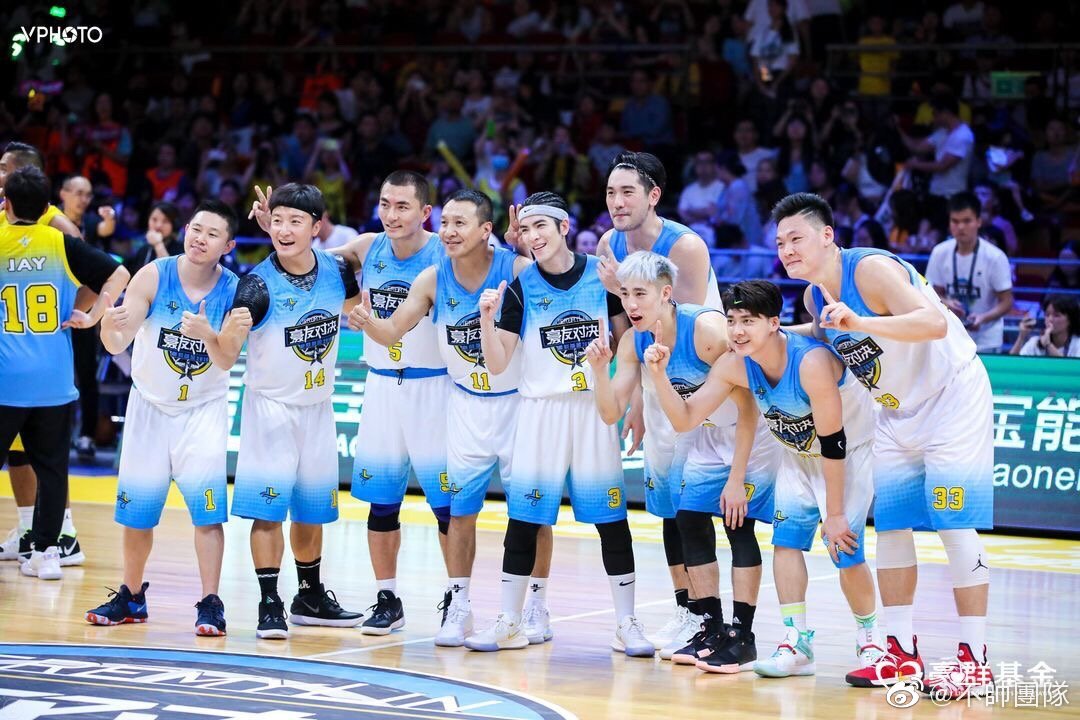 teambushuai's tweet photo. Aspiring game yesterday at @JLin7 3rd all-star charity game! Was great to see duizhang @iammcjin giving his all in the court with his mates for such a good cause! 2nd year participating, another win! 🙌 Duizhang feeling the MVP vibes from the NBA trophy JLin brought to court! 😂 https://t.co/MTRELDWkao