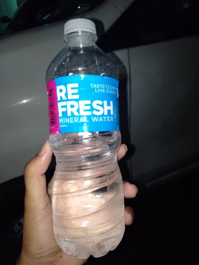 eartgab's tweet photo. Refresh everyday!..everyday okey!😅😅
...kaya nman pala iba yung lasa nya kaysa sa iba..bec.of it sourced from the underground water!...wow...#TasteClean #LiveClean Mother nature indeed!!
..natapos din ang paghahanap ko nito sa wakas!.
@MissMarisRacal @InigoDPascual https://t.co/E8dSBmZLMr