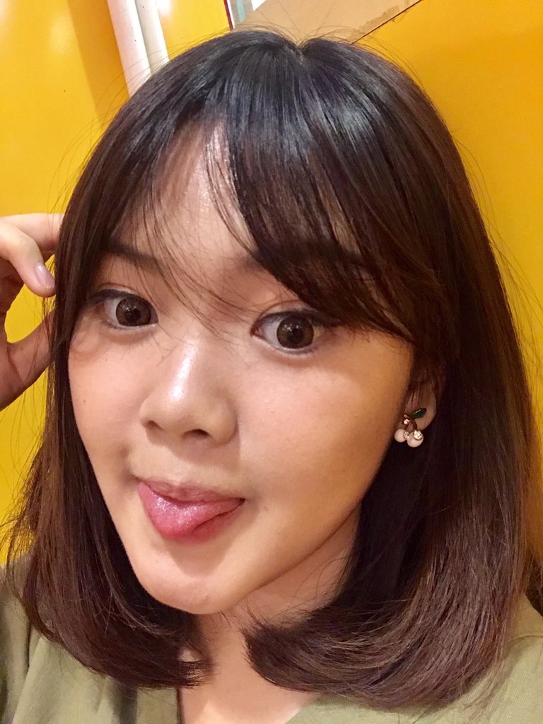 ehjuliee's tweet photo. Menurut kalian kalo aku liburan kemanaa nih yg enak? #julcussion https://t.co/yZRYbqFvTB