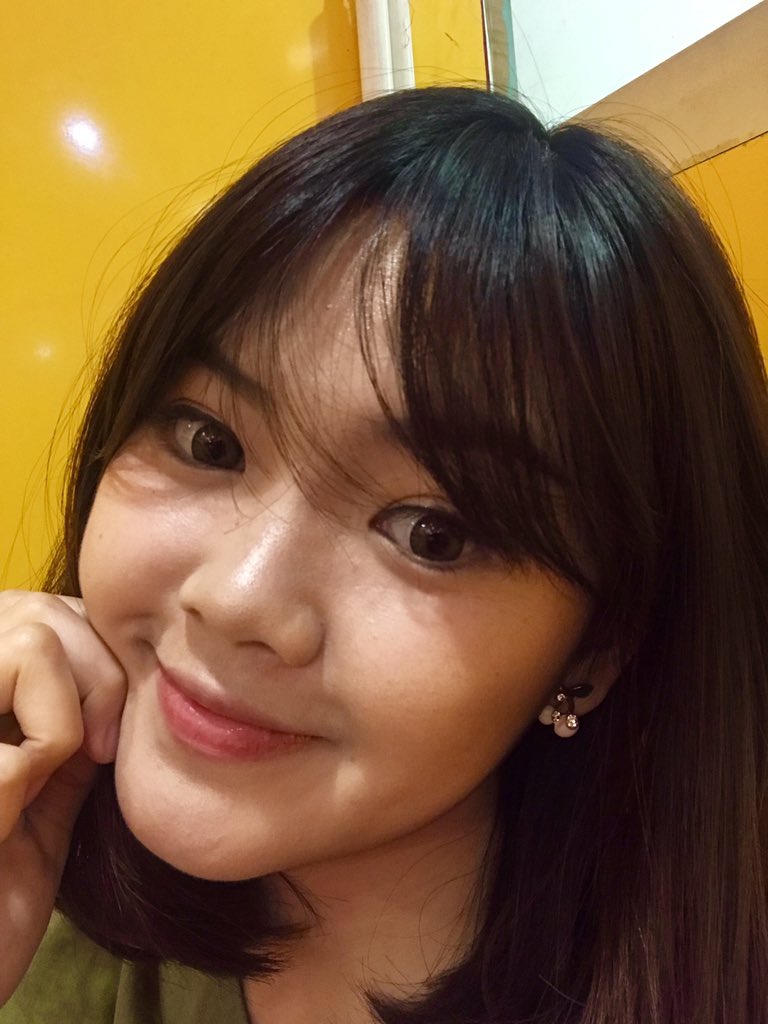 ehjuliee's tweet photo. Menurut kalian kalo aku liburan kemanaa nih yg enak? #julcussion https://t.co/yZRYbqFvTB