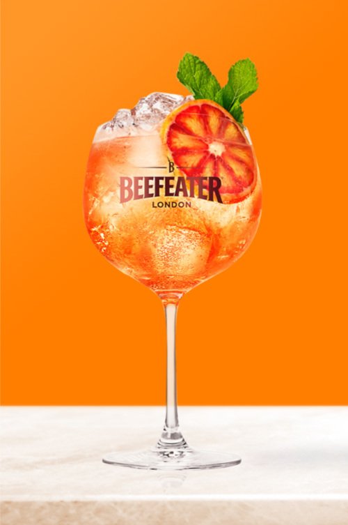 Dabbersbingo's tweet photo. Are you more of a blood orange babe or a strawberry &amp; lemonade lover? Find out with your choice of complimentary #BeefeaterGin cocktail at our Bank Holiday Special! (And the bingo is free too!)

https://t.co/ZhR2r9qPRg https://t.co/TNSxDDtEt7