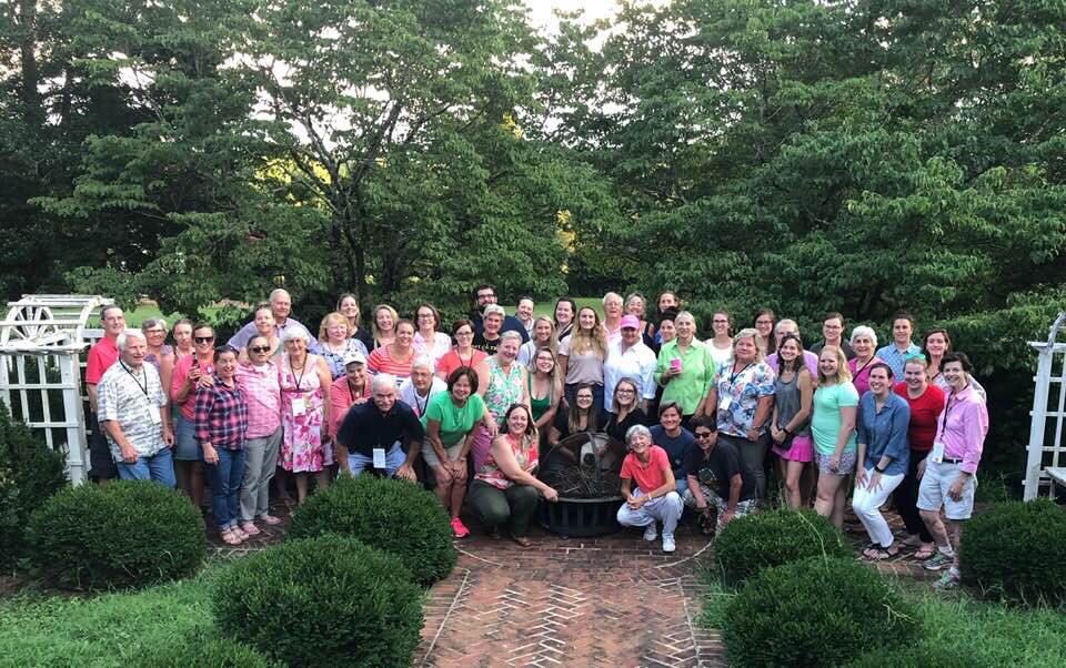 sbcalumnae's tweet photo. Great pics from Alice Dixon ‘82 of last night’s @SweetBriaredu #SweetWorkWeeks feast, hosted Jean Bryan ‘82 &amp; Peter Bryan #SweetBriarFIERCE https://t.co/gByvDV3lCw
