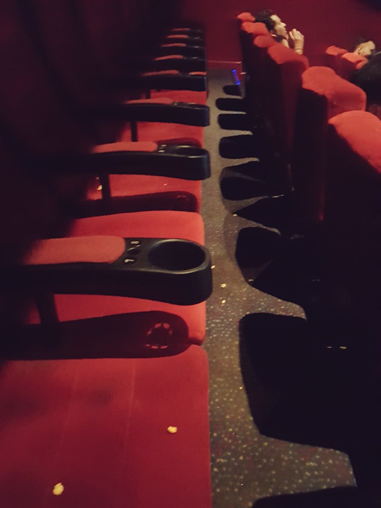 anshubathla's tweet photo. @INOXSupport August 11th, 2019;
Inox Rohtak; Jabariya Jodi 1900hrs; See the cleanliness. https://t.co/CRZ8IS3OWA