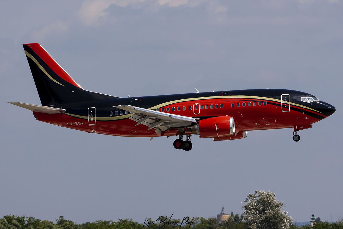 spotterdomb's tweet photo. Fantastic Painted Boeing 737 Landing LHBP Int. Airport @budairport @Boeing @BoeingAirplanes 
@flightradar24 @PlaneSpotIsCool #AvGeek #avgeeks #planespottinglive #planespotting #aviationlovers #followme #retweet https://t.co/yXkzlyDYka