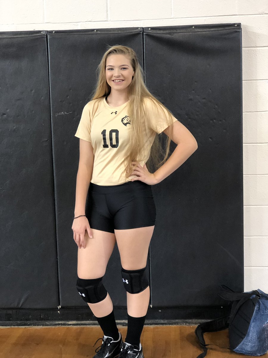 TMottla's tweet photo. Picture day was a success! Ready for my first volleyball season!🧡 https://t.co/JbMqXQGzfZ