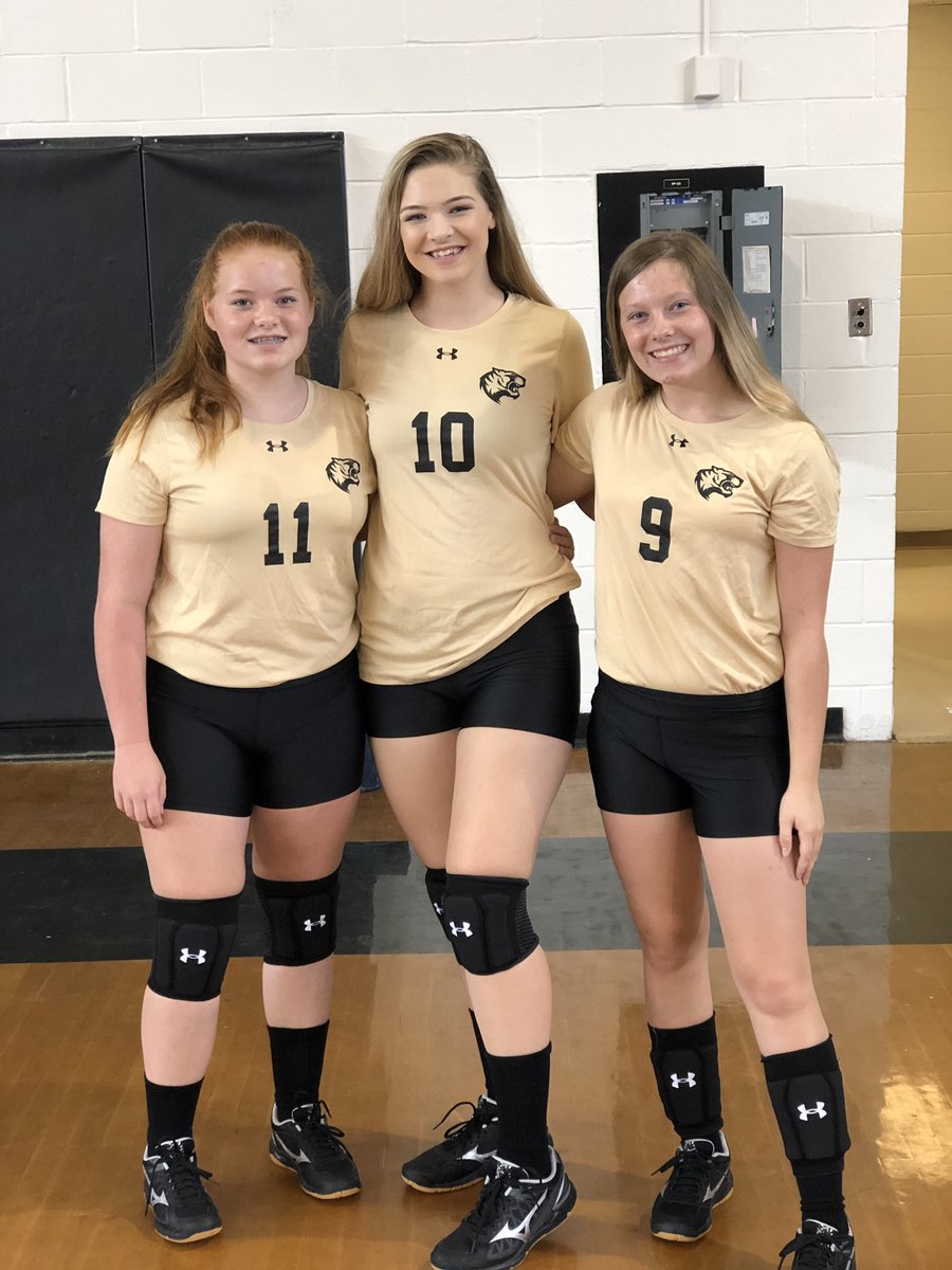 TMottla's tweet photo. Picture day was a success! Ready for my first volleyball season!🧡 https://t.co/JbMqXQGzfZ