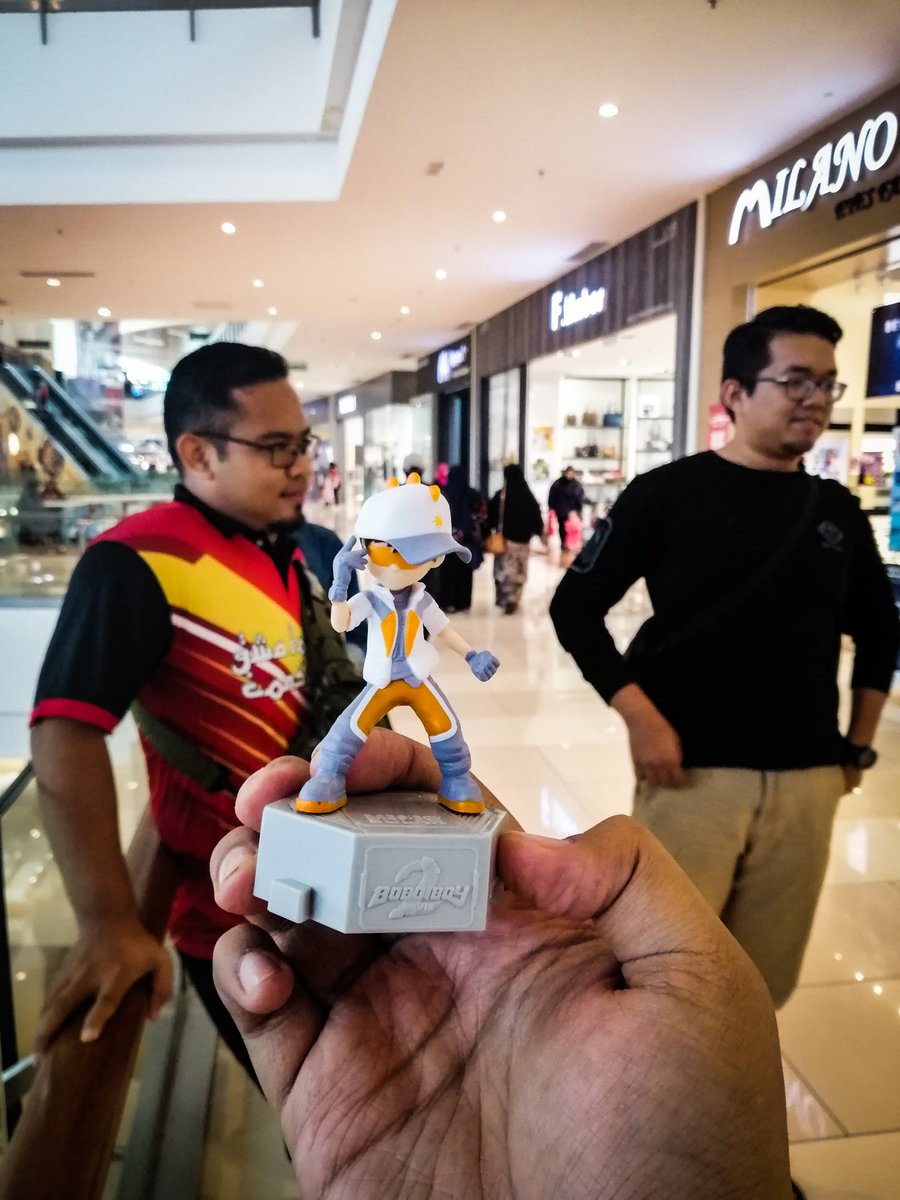 Bambud96's tweet photo. #BoboiboyTheMovie2  Meman terbaikkk!!! aku siap datang awal lagi nak beli figura ni💕😍 memang
 terbaikkk
tak sabarrrrr  @BoBoiBoy season 3!!!😭😭😭 https://t.co/s0gYjwWnfw