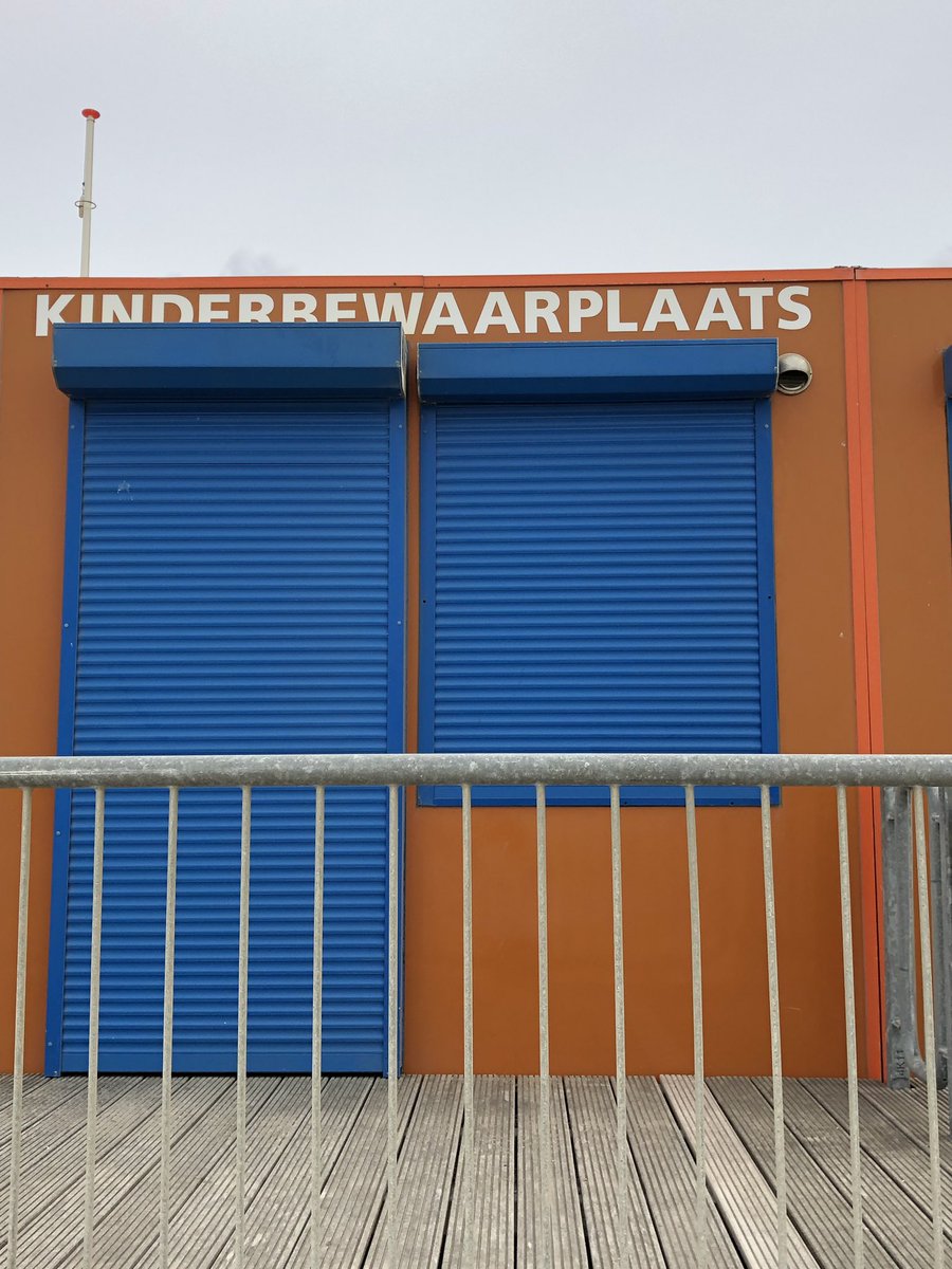 sereno2106's tweet photo. Neem aan dat dit voor ouders is die de zomervakantie van zes weken net iets lang vinden...? https://t.co/yKfa0Y5Pxi