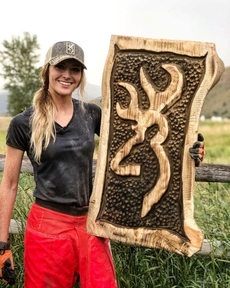 Now that's one cool Buckmark. Nice work @acoutdoors. #chainsawcarving #chainsawart #buckmark