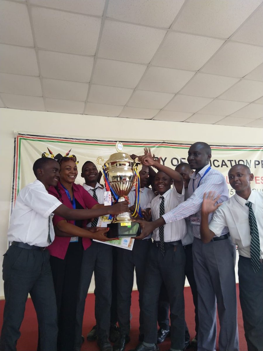 .<a href="/UNICEFKenya/">UNICEF Kenya</a> Education specialist Janeanne, awards Kinango Secondary School for emerging top in the special composition category “Towards competency based curriculum for secondary schools!” #kmf2019 🏆