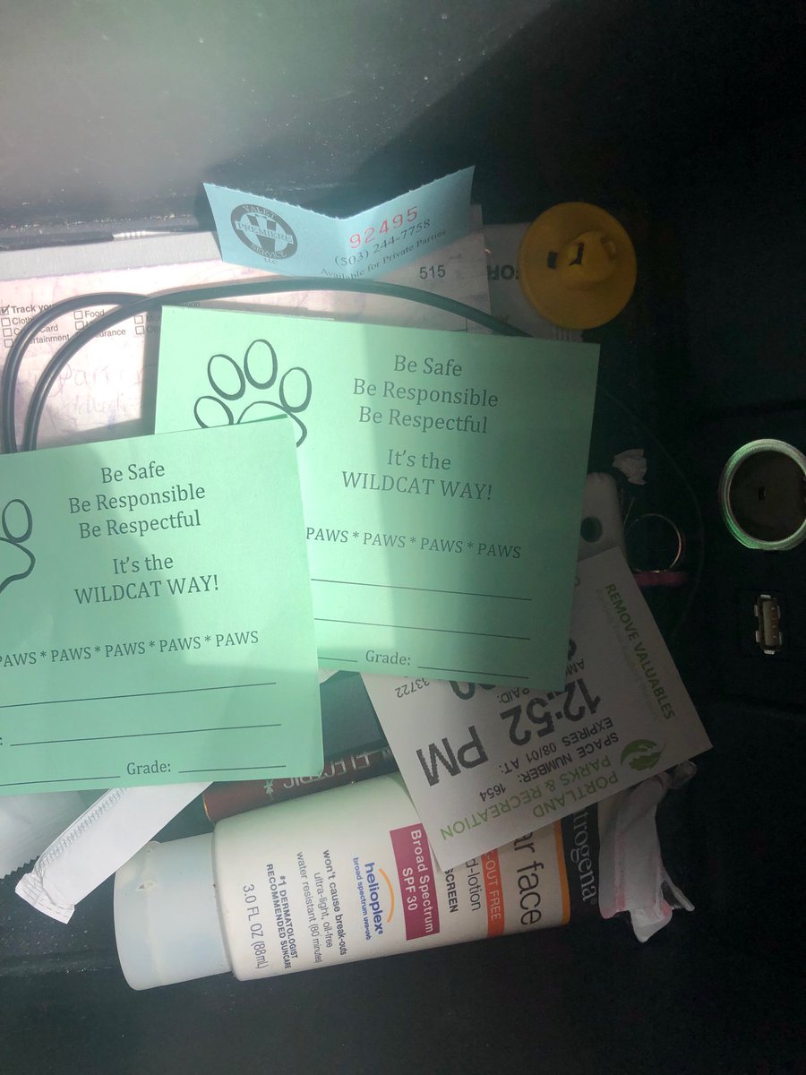 mslindsaypelser's tweet photo. Heading to Sunriver and found these in my car! I think I will use them on vacation! #cftrules #thewildcatway #gettingbackinthegroove #4:1evenonvaca https://t.co/T1hiwi1rsM