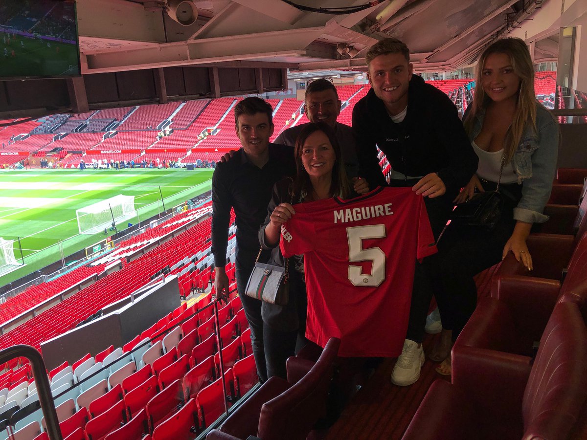 daissmaguire_'s tweet image. What a day for us all today! Harry playing in his @ManUtd debut. Good luck today bro❤️ We’re all so proud!⚫️🔴⚪️ @HarryMaguire93