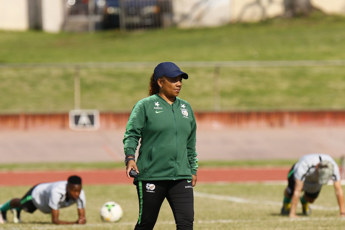 Banyana_Banyana's tweet photo. Head coach Desiree Ellis wins the COSAFA Women's Championship for the 3rd time in a row as a coach. She has also won it as a player 
🔥🔥🙌🙌💯💯
@Banyana_Banyana @BafanaBafana @SasolLeague @SasolSA #limitless @COSAFAMEDIA #BanyanaBanyana #RSA https://t.co/VAzyIx6rz8
