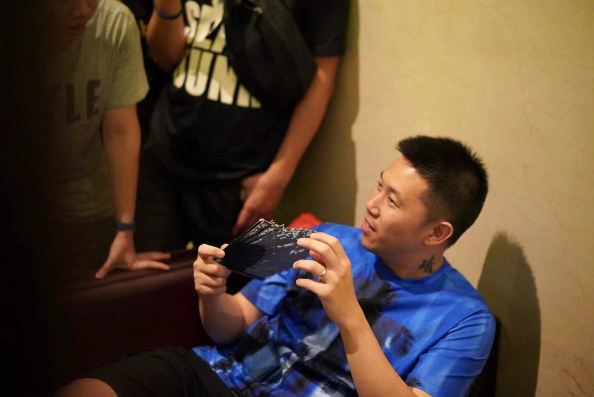 teambushuai's tweet photo. As usual, our always caring duizhang @iammcjin took time to meet #teambushuai after the game, and had our very own mini afterparty sharing games, photos and fun! https://t.co/vUJRAWYuVk