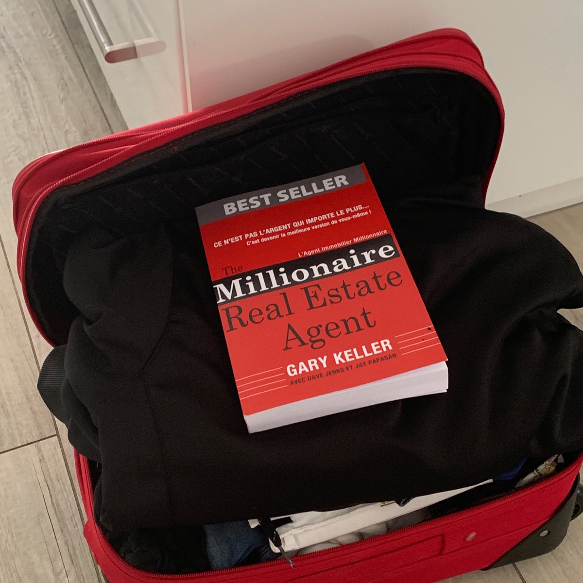 SBaylet's tweet photo. 🔥Voilà c’est enfin les vacances !!! Mais je vais quand même prendre le temps de m’imprégner des conseils du meilleur.
Ce n’est pas l’argent qui importe le plus , c’est de devenir la meilleure version de soi-même. 🏠 #immobilier #soifdereussite #hollidays #kellerwilliams https://t.co/ZT35cR50YE