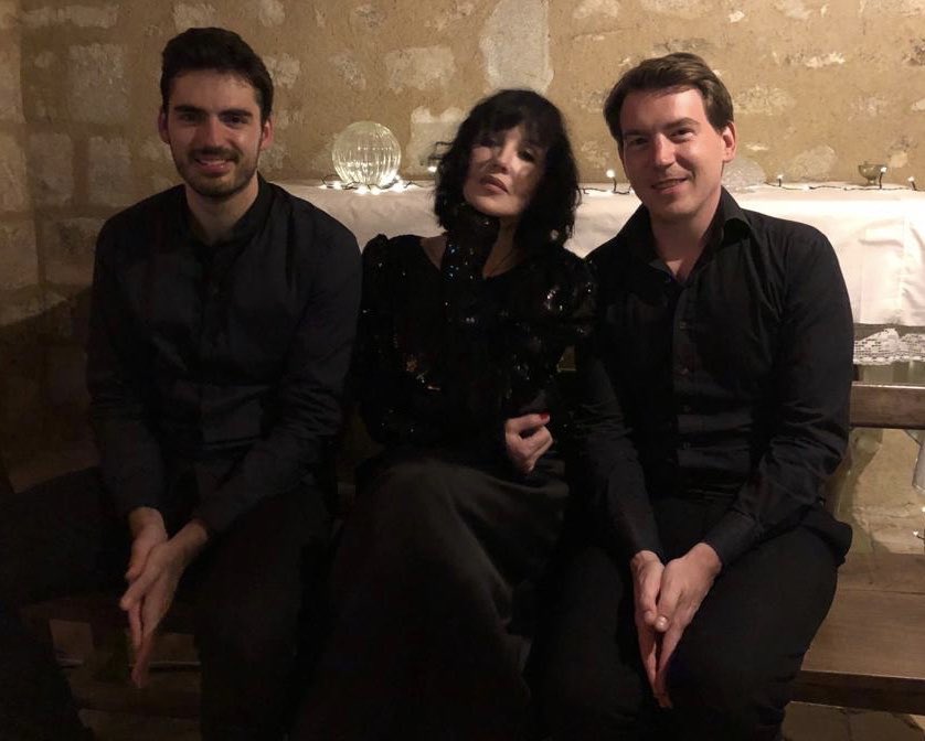 adjani_official's tweet photo. Lecture hier au festival Eva Ganizate #festivalevaganizate #evaganizate #mariacallas #lettres #letters #lecture #sylvieschafer #tomvolf #raphaelsevere #nathanaelgouin #valeriesix #thierrysuc #alexandrevauthier https://t.co/k4ZNIzihFa
