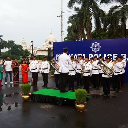 CPKolkata's tweet photo. Victoria Memorial, one of the most iconic structures of Kolkata, experiences massive footfall on a daily basis. Going forward, Kolkata Police Band will perform every weekend near the Victoria Memorial precincts. Sharing glimpses of yesterday’s performance. https://t.co/IGTlqOnuD4
