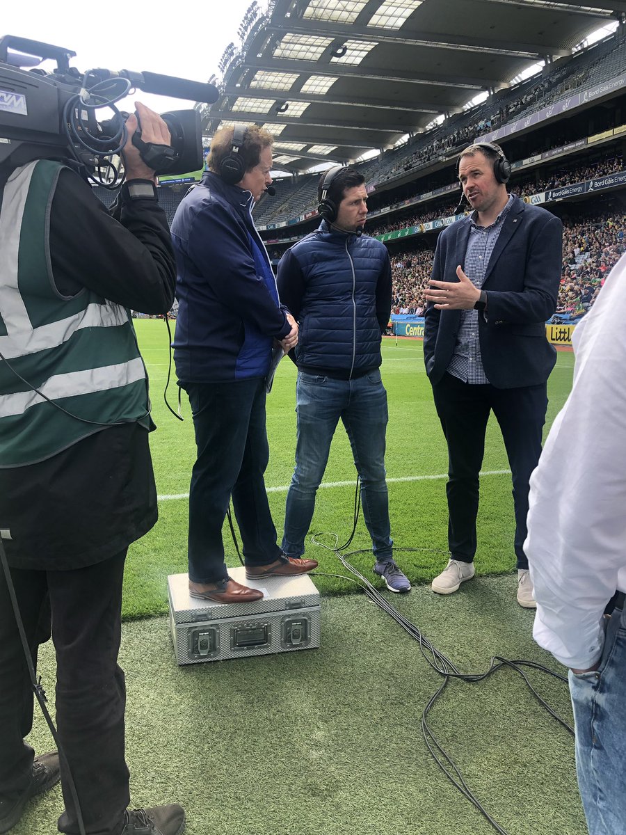 MartyMofficial's tweet photo. Look it’s very simple. A man has to do what a man has to do !!! 6’2 Sean Cavanagh and 6’7 Mick Quirke had to be interviewed for The Sunday Game down the sideline ...and I’m only 5’7 !!! Had to see into their eyes 👀!!! Thanks lads for the interview ! @TheSundayGame @RTEgaa https://t.co/9xP3puGLnW