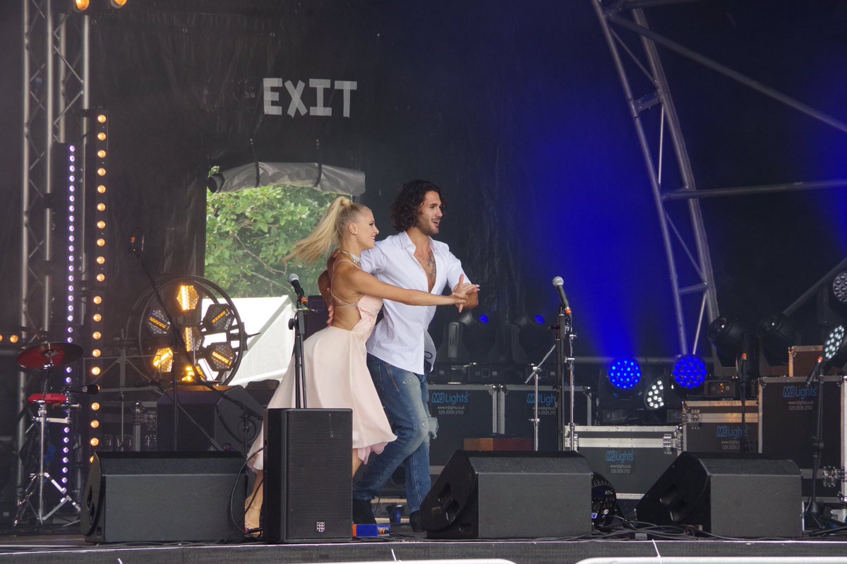 westdeangardens's tweet photo. Fantastic to be joined by Strictlyโs @grazianodiprima and @giadalini What a performance!
#chillifiesta #westdeangardens https://t.co/F7JrGihfwA