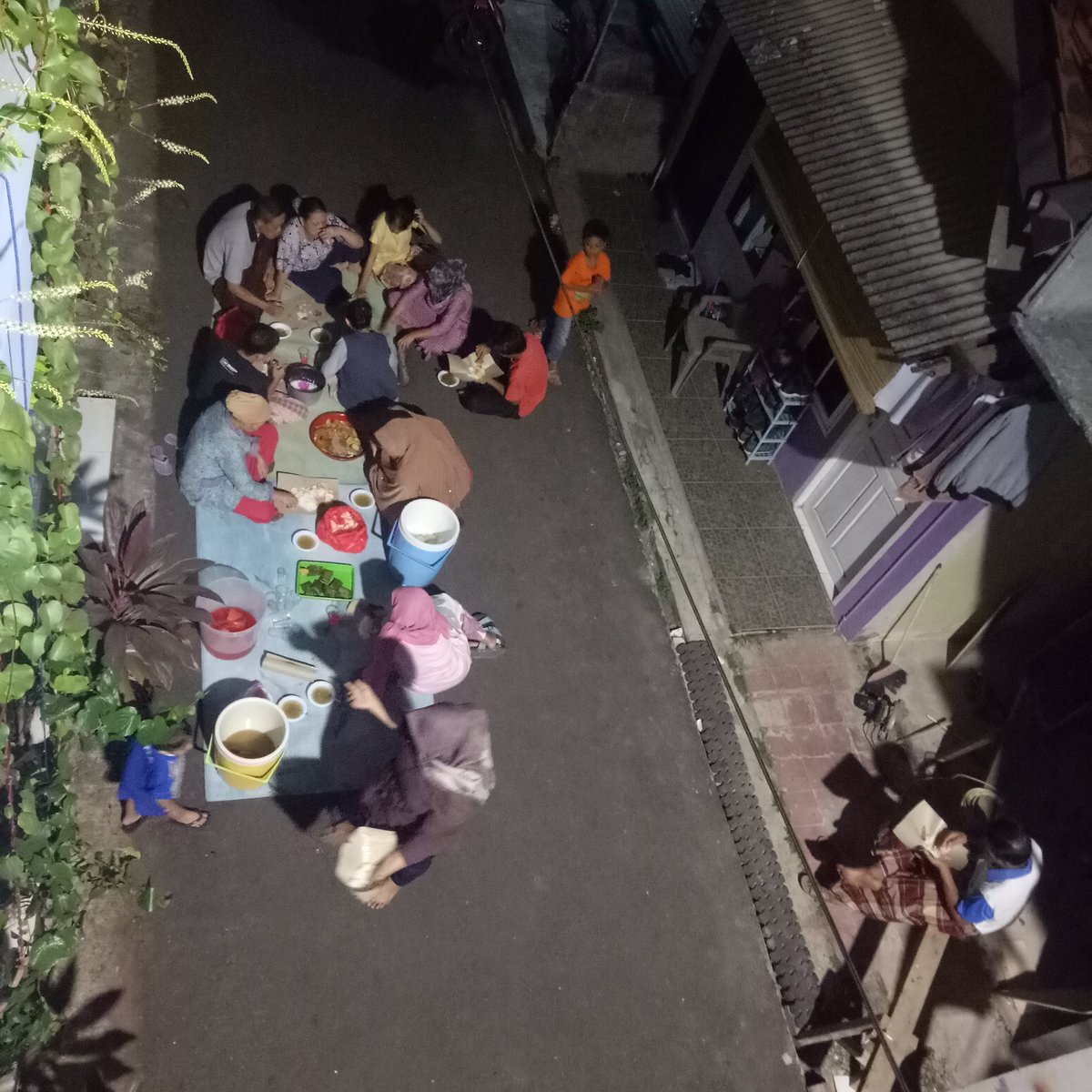 Berkah Ied

Bukan dari kemewahan
Dari kesederhanaan
Tercipta Kebahagian