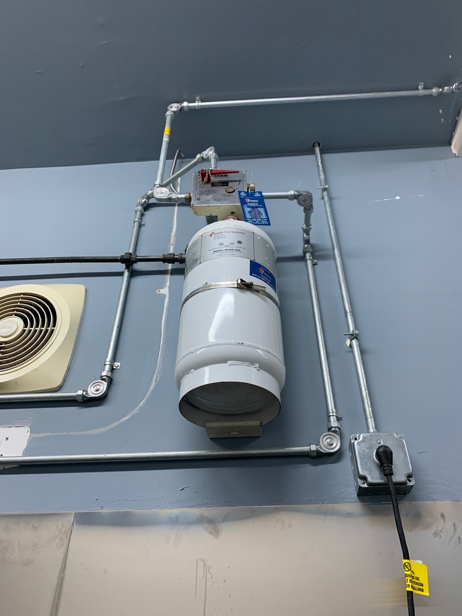 MMGFireINC's tweet photo. @MMGFireINC at DC Sports for annual fire extinguisher and kitchen suppression system service. Lot's of great fun things to do here. #mmgfire #fireextinguisher #poughkeepsie #wappingers #hudsonvalley #midhudson #dcrcoc #sports #beer #bar #golf #fun #business #restaurant #chef https://t.co/jPkfSqLE5m