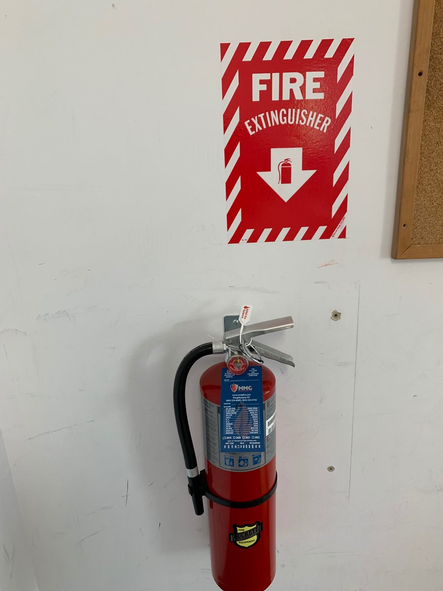 MMGFireINC's tweet photo. @MMGFireINC at DC Sports for annual fire extinguisher and kitchen suppression system service. Lot's of great fun things to do here. #mmgfire #fireextinguisher #poughkeepsie #wappingers #hudsonvalley #midhudson #dcrcoc #sports #beer #bar #golf #fun #business #restaurant #chef https://t.co/jPkfSqLE5m