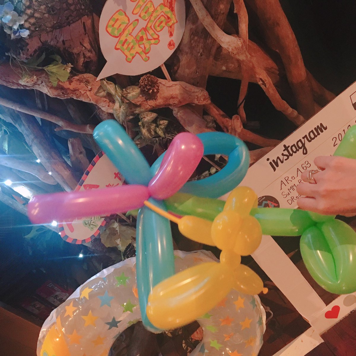 waka_nazo's tweet photo. 20時回の #AReA63 に行ってきました!歌やダンスが上手だと日常が楽しそうだなぁと!!羨ましい!
浴衣でいくしちゃんと映えスポを使って写真も撮るワイら。😎
中高の友人が出てたのでバルーン作ってもらいました〜〜🌼コーナーの1つでみんな使ってて面白かった☺️持って帰ってるのがはずかしい。笑 https://t.co/gPUo11tqeC