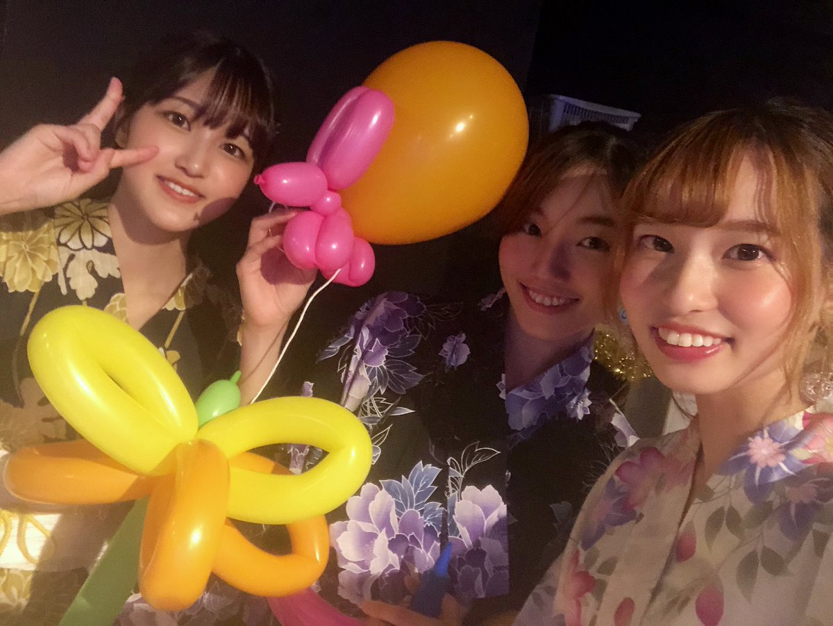 waka_nazo's tweet photo. 20時回の #AReA63 に行ってきました!歌やダンスが上手だと日常が楽しそうだなぁと!!羨ましい!
浴衣でいくしちゃんと映えスポを使って写真も撮るワイら。😎
中高の友人が出てたのでバルーン作ってもらいました〜〜🌼コーナーの1つでみんな使ってて面白かった☺️持って帰ってるのがはずかしい。笑 https://t.co/gPUo11tqeC