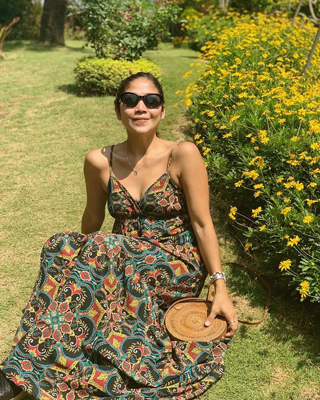 hazelknotss's tweet photo. Where flowers bloom and so my heart flutters.💐
.
.
.
.
.
.
.
.
.
#whathazelwears #ootd #fashionista #style #stylista #lookbook #casualstyle #streetstyle #mobilephotography #fashionmag #stylebible #likeforlikes #iphoneography#bloggerstyle #bloggerspo… https://t.co/vCr2TLNmoe https://t.co/Lp45CVIRyk