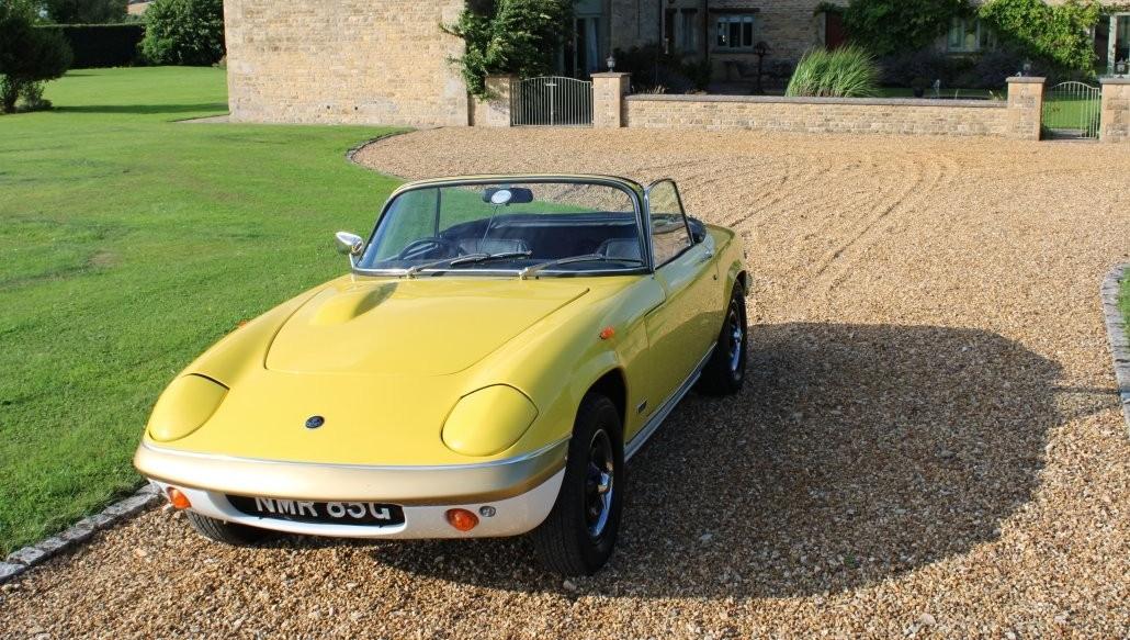 carandclassic's tweet photo. Would you like to get behind the wheel of this fantastic 1969 Lotus Elan S4?
Over the years, this stunning convertible has been lovingly restored and maintained. Full details: https://t.co/bvM6nzKVXj
@bicestersportsandclassics
#lotus #lotuselan #lotuscars #lotusclassic #elan https://t.co/fqOwxPx0lK