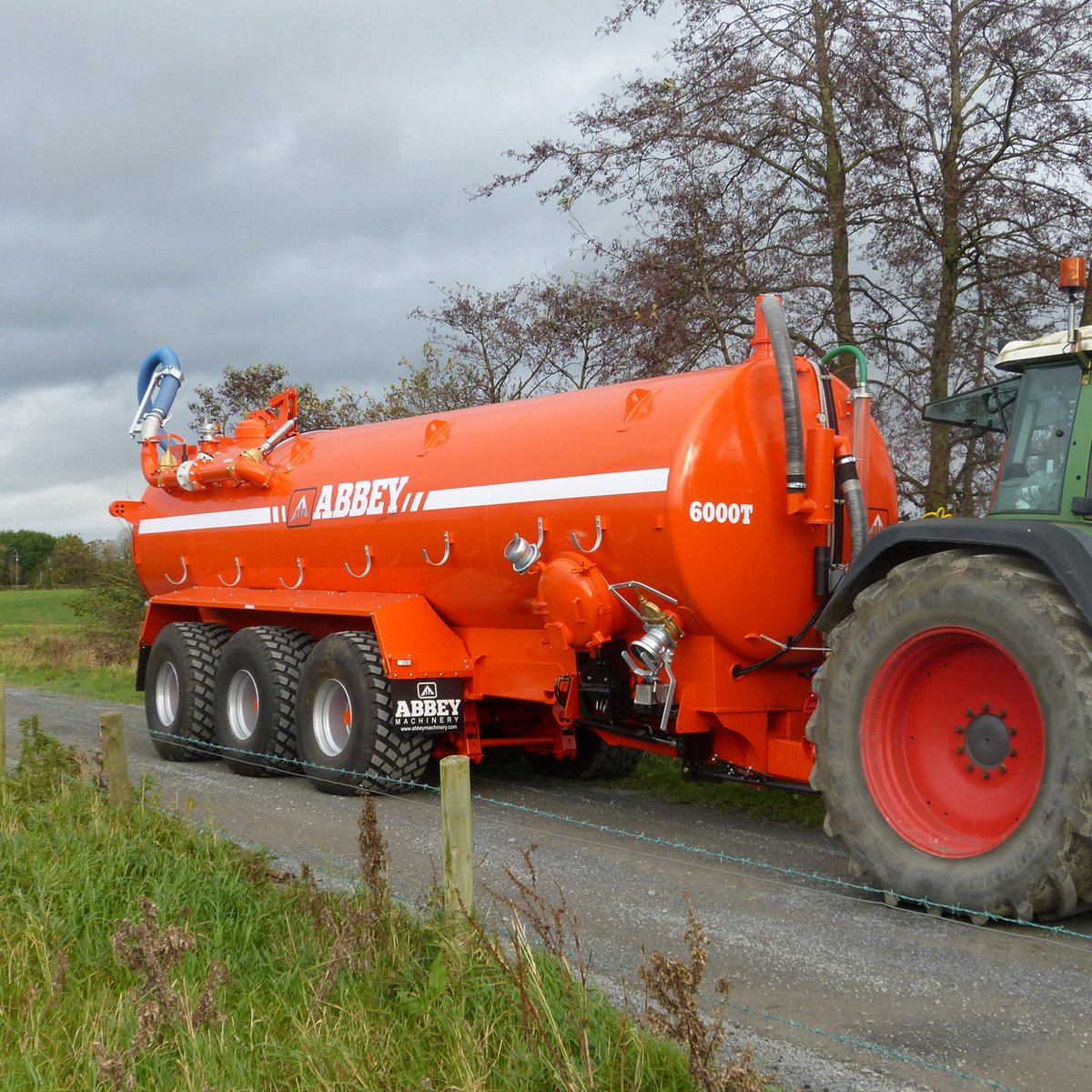 AbbeyMachinery's tweet photo. Go Big or Go Home 😀 #abbey #slurrytanker #slurryspreading #slurry2k19 #farmmachinery # farmlife #agriculture #abbeyorange #machinerytrader #classkit #6000Tri https://t.co/vD3wTSfqDg
