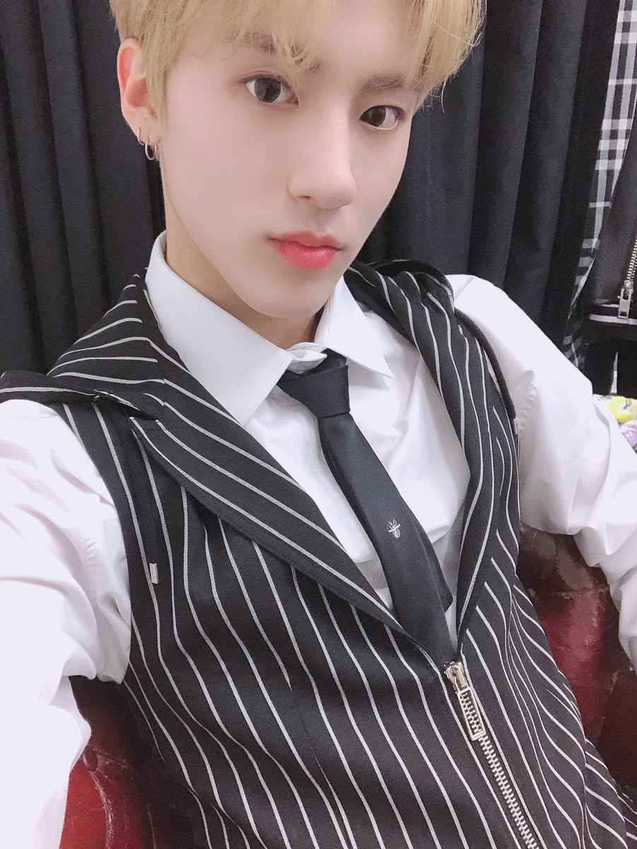 WE_THE_BOYZ's tweet photo. [에릭] 릭의 갤러리 OPEN #3 https://t.co/jPuzRSGpVg