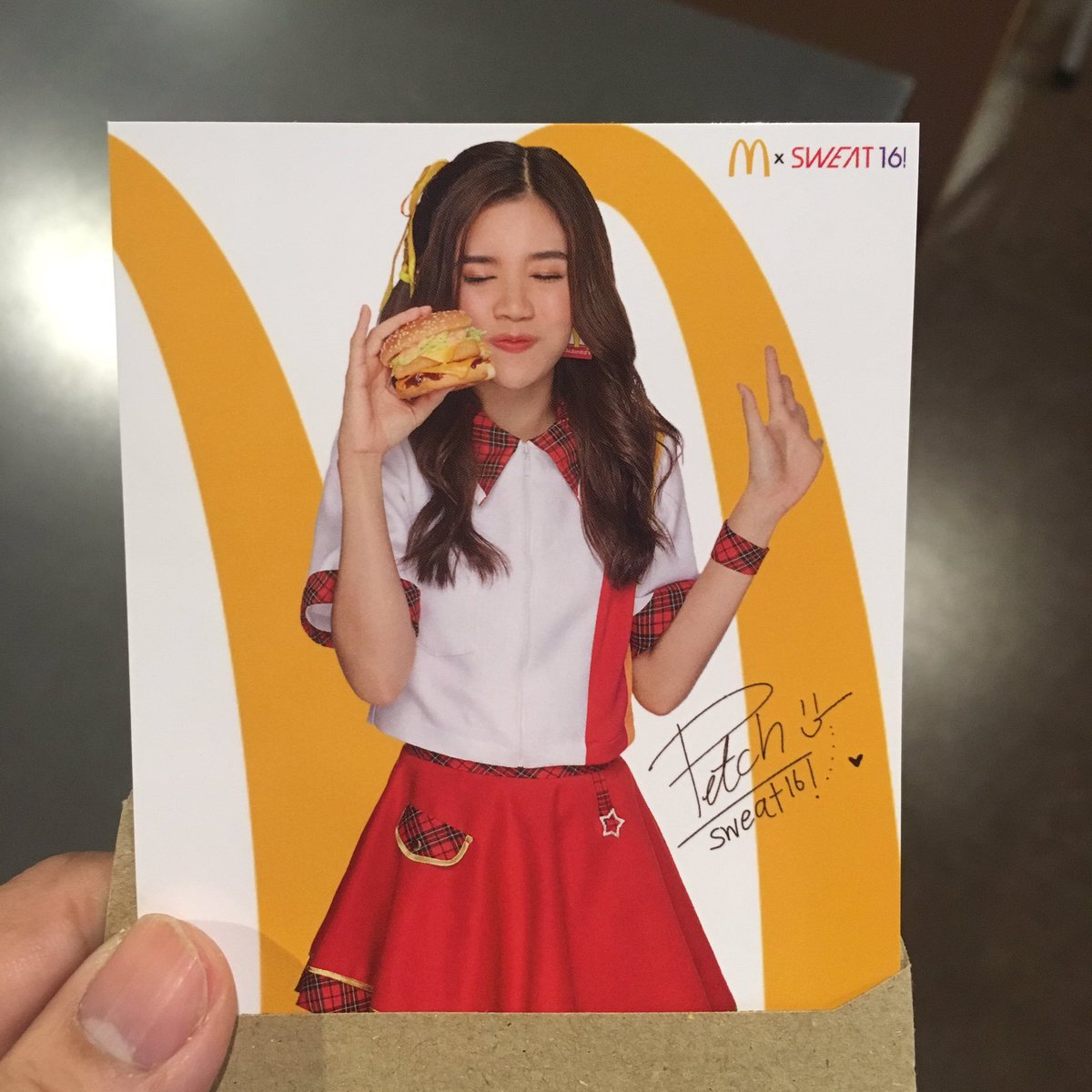 popscences's tweet image. ได้ลายเซ็นแล้ววว

#PetchSweat16 #KATSU89