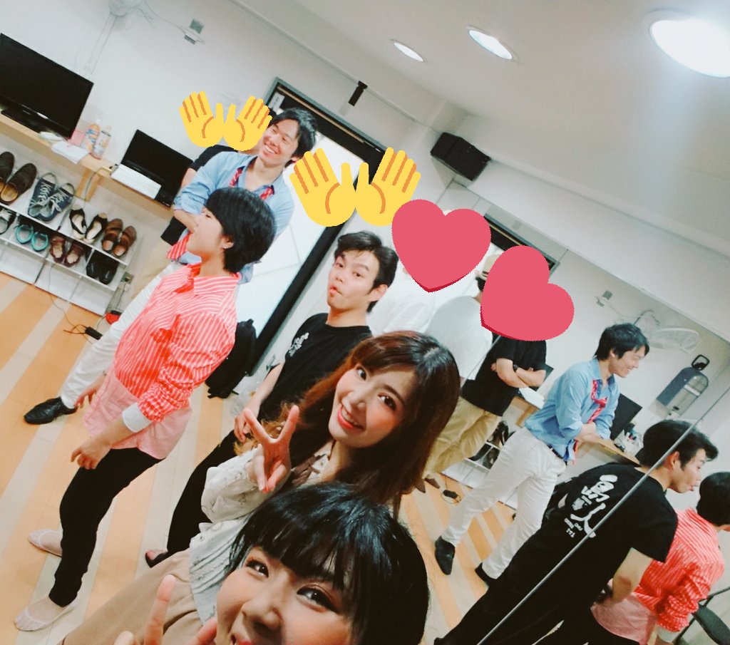 asuka_m214's tweet photo. ブロマイド撮影のオフショットを少しだけあげていきたいと思います(*`･ω･´)
みんなで撮りあったり外で撮影したり楽しい時間でした。
個人的には4枚目のお米の顔が好きです。
#ファニツリ
#チャイムの多い部屋 https://t.co/ewaHdGwyPb