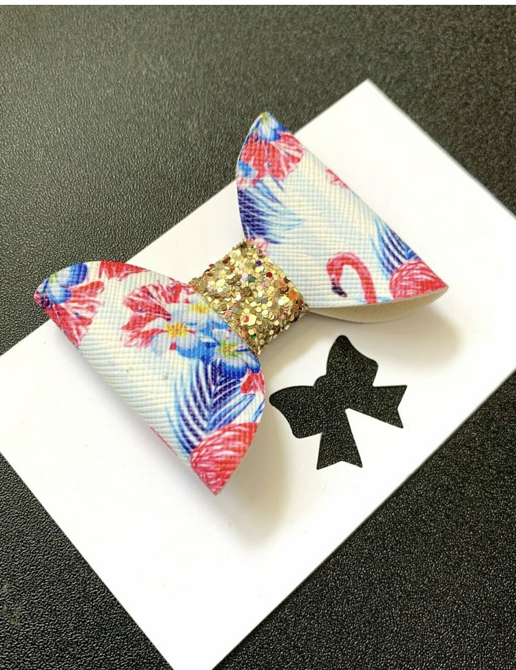 Ariginalclothin's tweet photo. Our #flamingo #bows are 20% off at the moment!
.
.
#Grab yours #quick before they’re gone!
👉🏻 https://t.co/aADzaWkWPV
.
.
#flamingos #pink #birds #glitter #glitterbows #summer #summerbows #prettybows #hairbows #clips #hairclip #bow #sale #summertime #handmade #handmadehairbows https://t.co/FU2Bdzo9hF