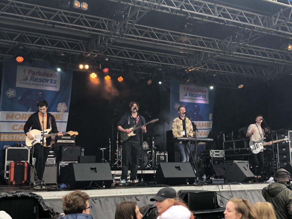 shrimpstrust's tweet photo. Inaugural #ShrimpsTrust 🦐 Members’ Day headliners @ambersunsband #AmberSuns smashing it and #Misbehaving live on the Main Stage at @MCMCarnival #MC19 in #Morecambe ❤️#Lancashire 🌹
🎵🎤🎹🎸
#TheyreOneOfOurOwn
#LoveMorecambe ❤️
#WeAreMorecambe 🏖
#ILOVEMC 🎡 https://t.co/brLX9UEQDz