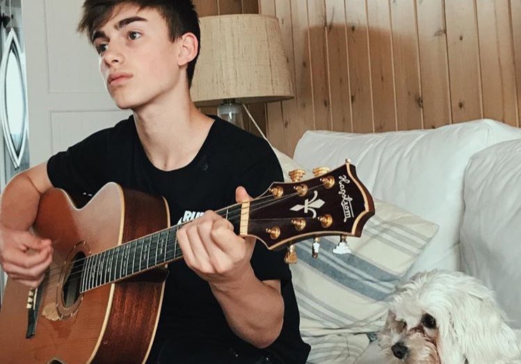 JOrlandoNews's tweet photo. RT if you're older than 10 years old 😙

#ChoiceMusicWebStar
@johnnyorlando https://t.co/sOIDaV1aed