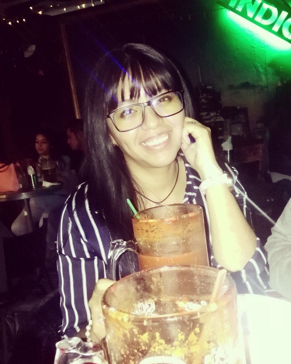 SelGarcia4's tweet photo. Pasando el rato agusto #BFF #relaxtime https://t.co/SHxjAVN1aZ