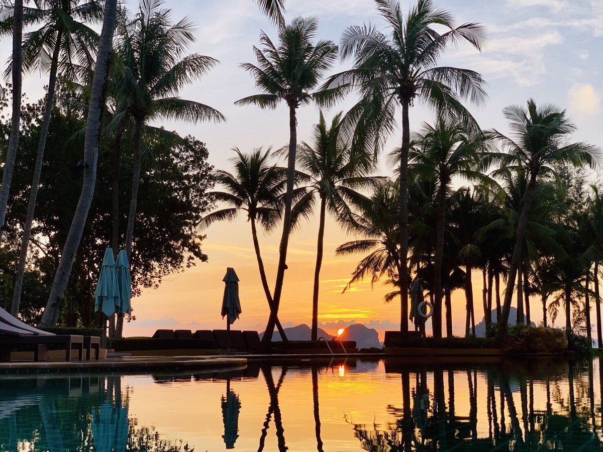 phulay_bay's tweet photo. Find tranquility under a glowing sunset sky at #PhulayBay.
—
#RCMemories #RCReserve #SunsetView #SundayMood #WeekendVibes #CalmingView #BestResorts https://t.co/I6pVYQ0tDN