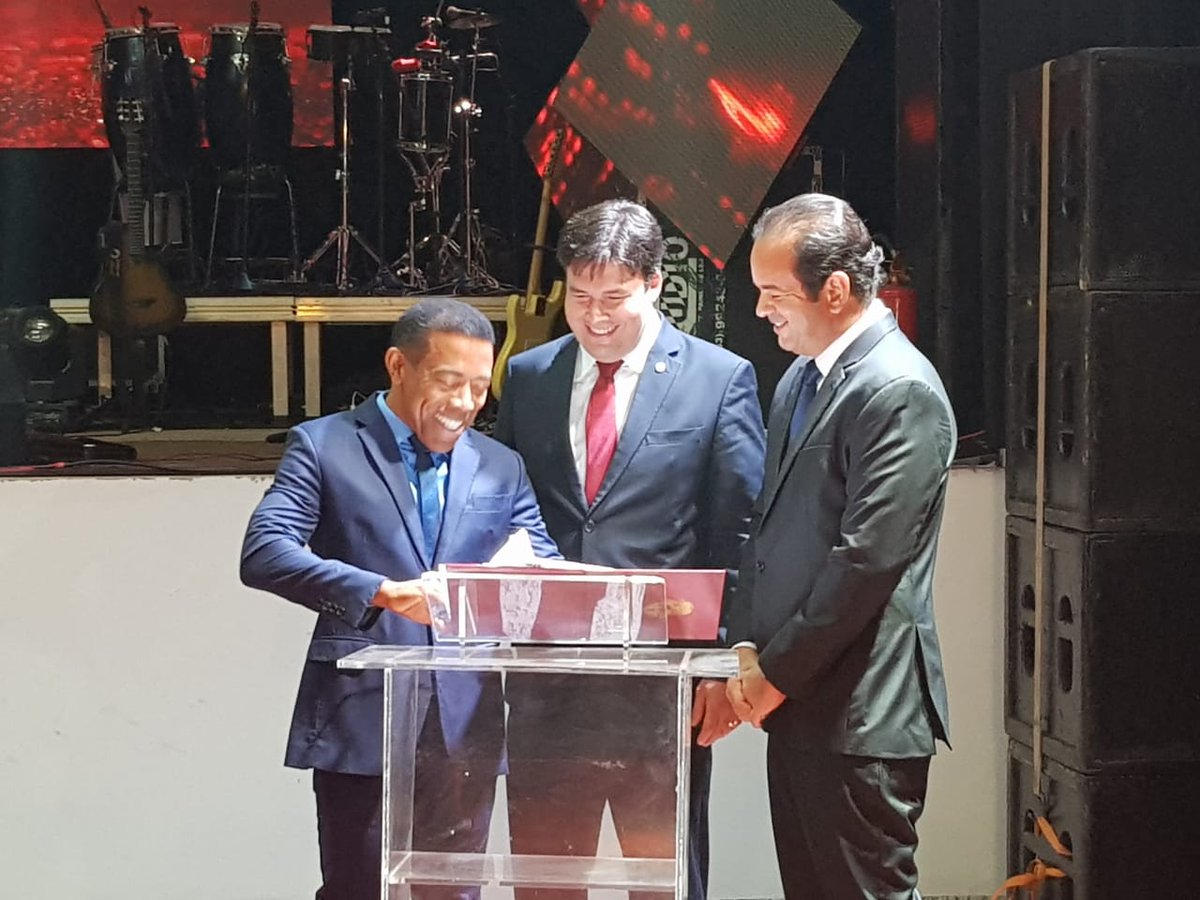 joseph_madeira's tweet photo. O Baile do Rubi marcou o avanço de novas parcerias entre a #ACIPA,a #OABTocantins e a #FIETO. Assinamos termo de adesão ao programa #AnuidadeZero,onde as empresas tocantinenses irão oferecer descontos e conquistar preferência da advocacia.Mais um exemplo de como a união fortalece https://t.co/HNUZoC9yyQ