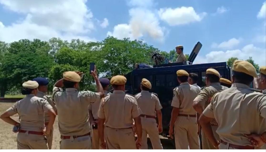 JhunjhunuPolice's tweet photo. #WeaponDrill and #FiringPractice of #AntiRiot weapons including #AgniVarsha done followed by #CrimeReviewMeeting
We are prepared to deal with any kind of law and order and crime.
Everyone has been directed to do #SensitivePolicing with #Frimness #Professionalism. https://t.co/f6Q7ZUKgEJ