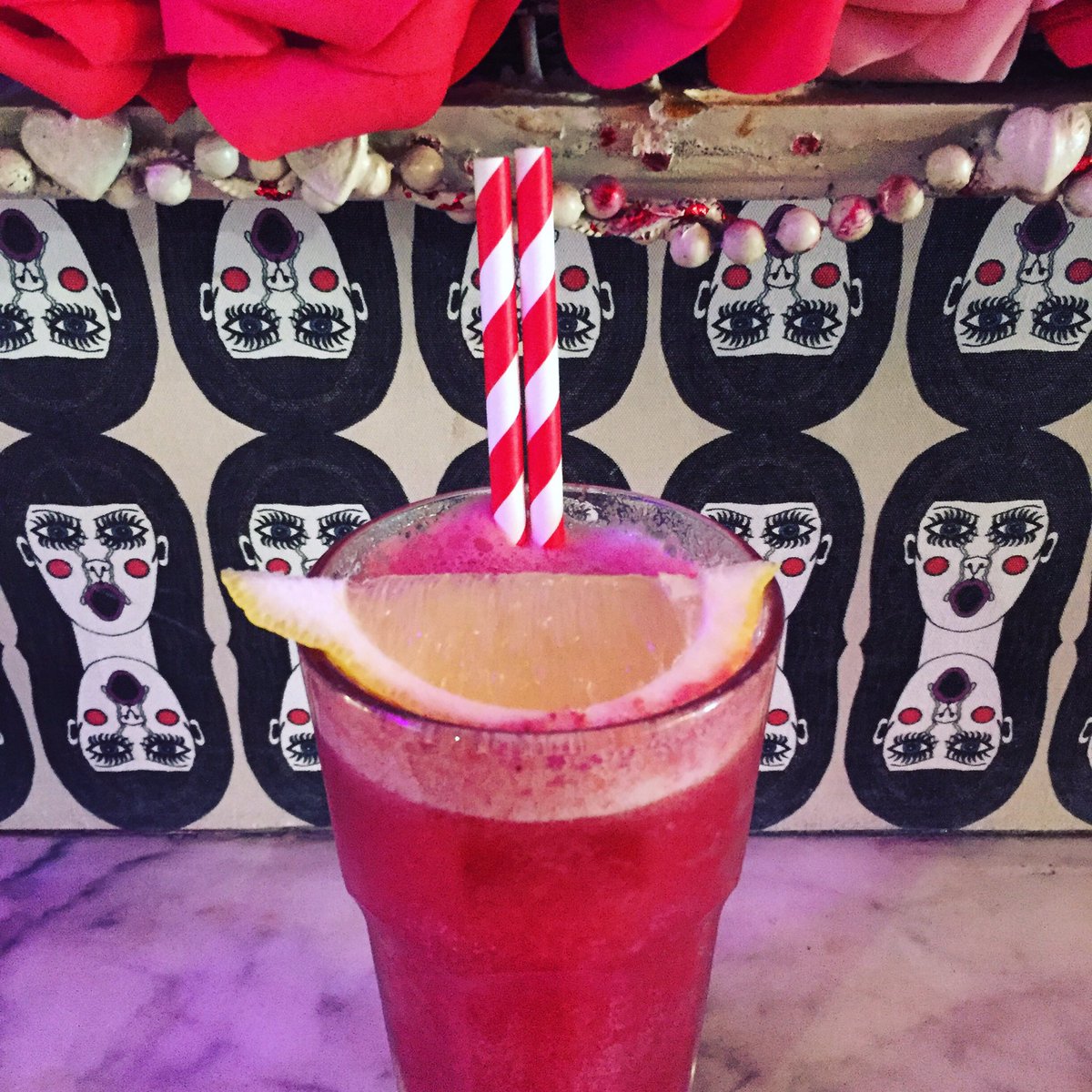 HotelPelirocco's tweet photo. “Ooooh! That IS a delicious looking Raspberry Collins,” said the girls in the Brennan and Burch wallpaper!
@brennanandburch #raspberrycollins #cocktail #cocktails #cocktailbar #sunday #sundayfunday #mixology #boutiquehotel #hotelbar #thirsty #wallpaper #vodka @stoli #brighton https://t.co/3P8od7uHVG